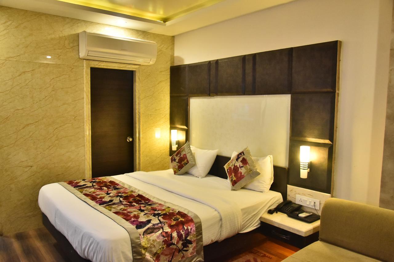 Hotel Deep Kanpur Exterior foto